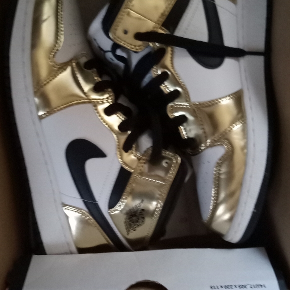 Shoes - Picture 2 of 2